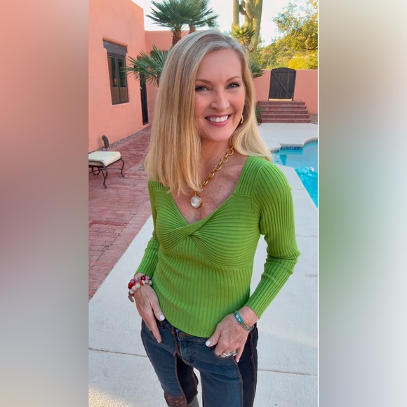 NWT GREEN SWEATER TOP-S - Picture 10 of 12